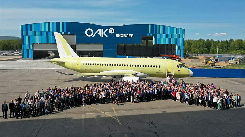 &laquo;До конца года самолёт будут 